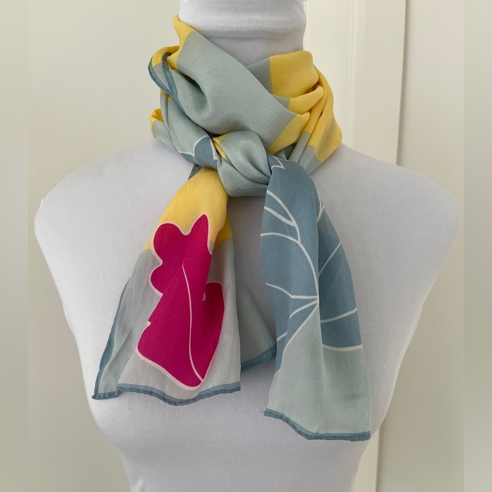 SCARF Oblong Silk Striped Oak Leaf Floral Pattern Unsigned Colourful Chic Tie